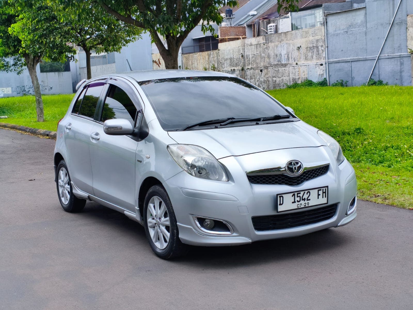 Toyota Yaris E Manual 2011 - DP 3 Juta - Bandung