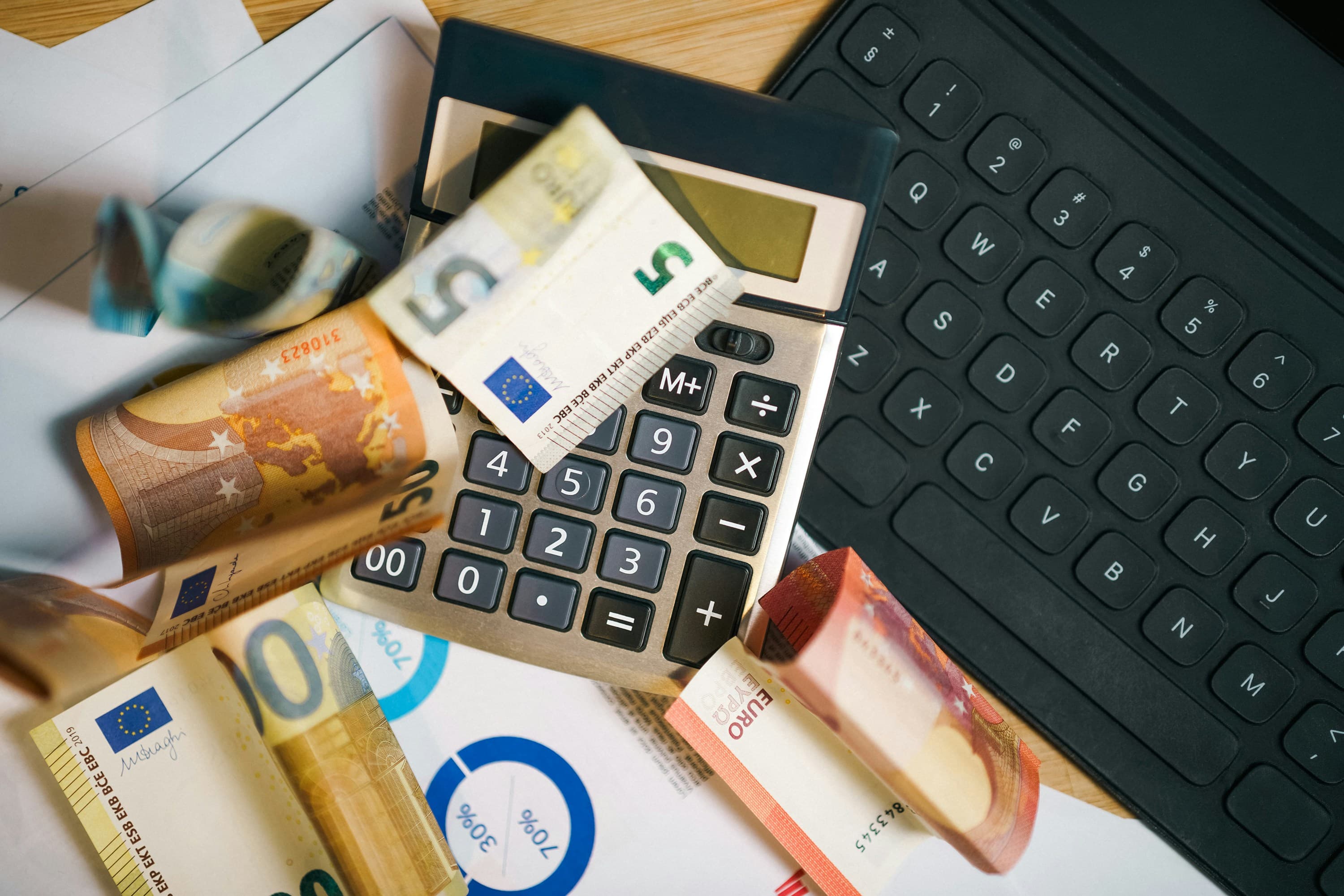 Perbandingan Beli Mobil Bekas Cash vs Kredit